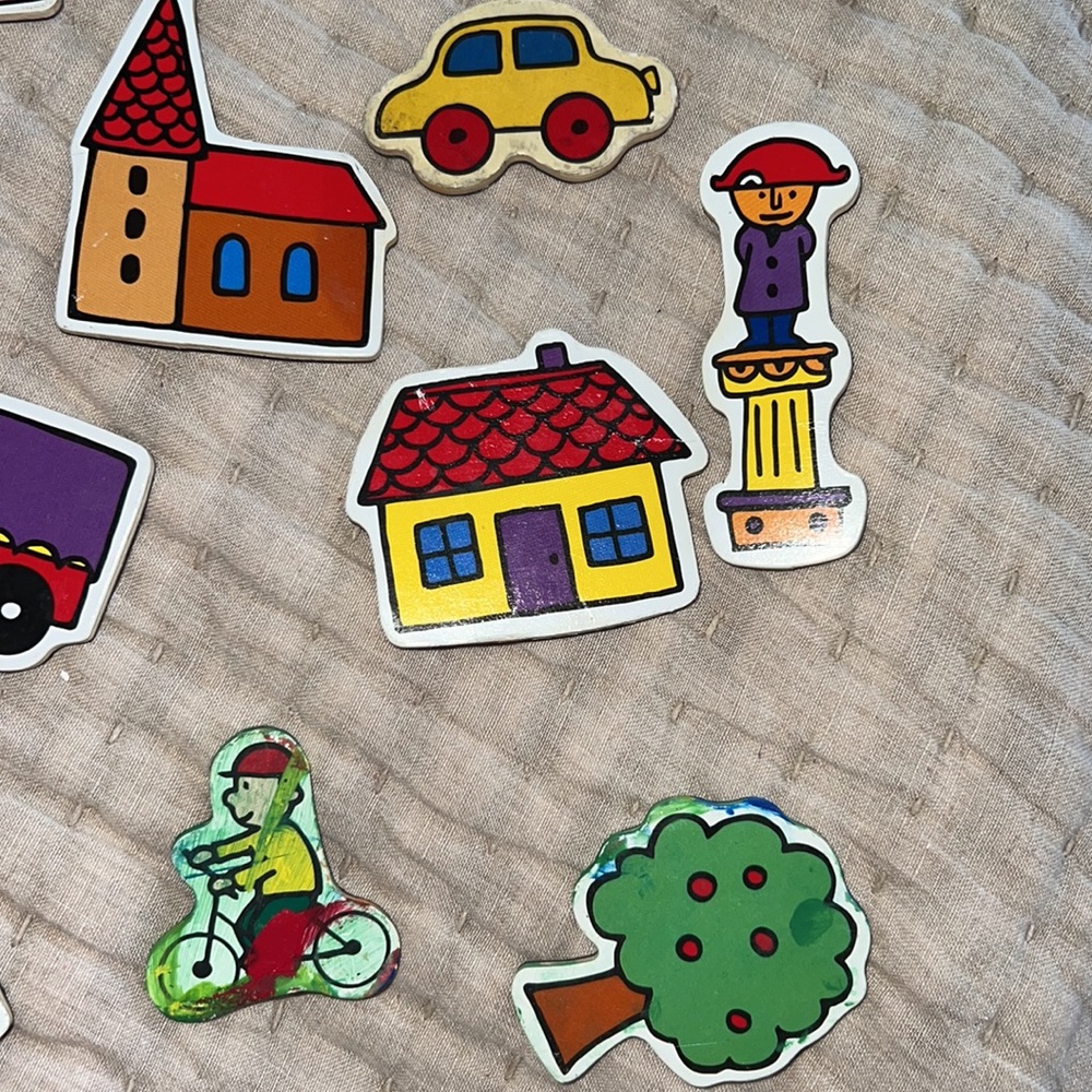 Vilac wooden car and French town magnet set - Picture 3 of 5